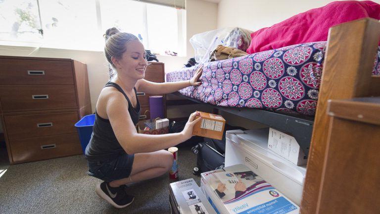 First-year honors student moves into her room